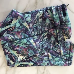 8 Lululemon Cropped Leggings